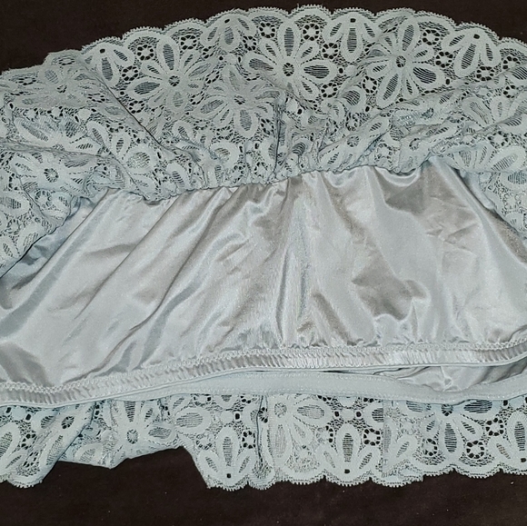 Victoria's Secret flounce bra - Picture 3 of 5